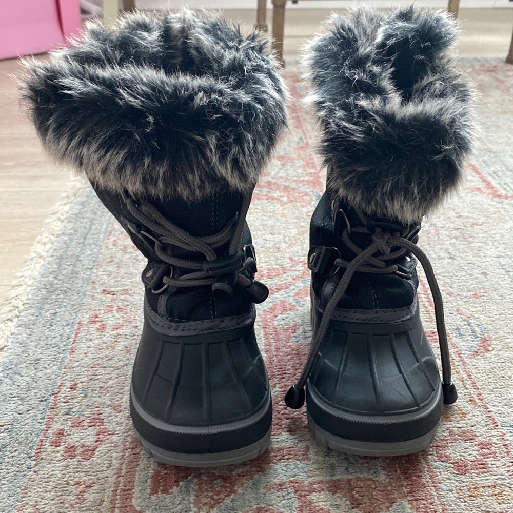 Unisex toddler snow boots in black